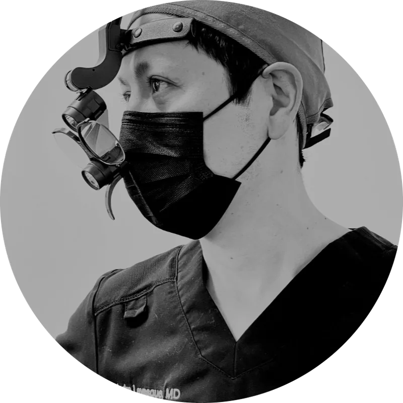 Dr. Levesque performing a deep plane facelift under local anesthesia in Austin, TX